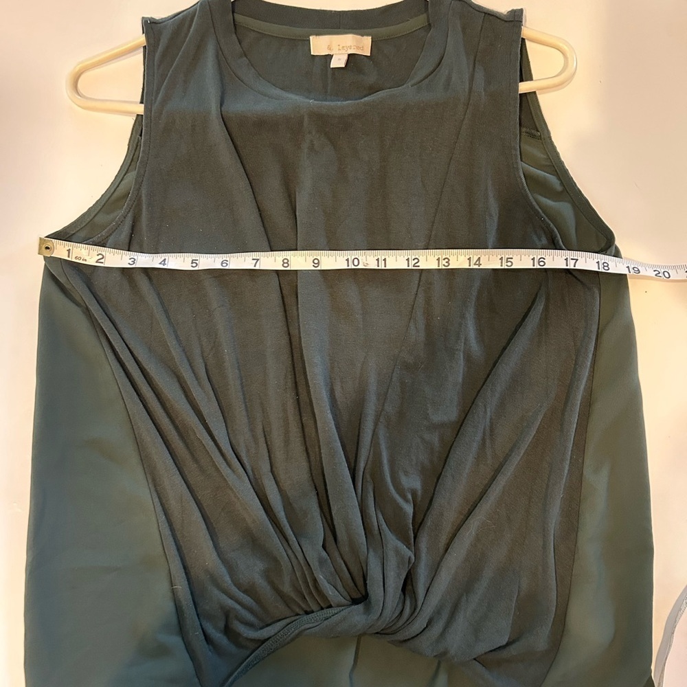 A. LAYERED SIZE SMALL WOMENS TWIST FRONT SLEEVELESS T SHIRT GRAY & OLIVE - Picture 6 of 9